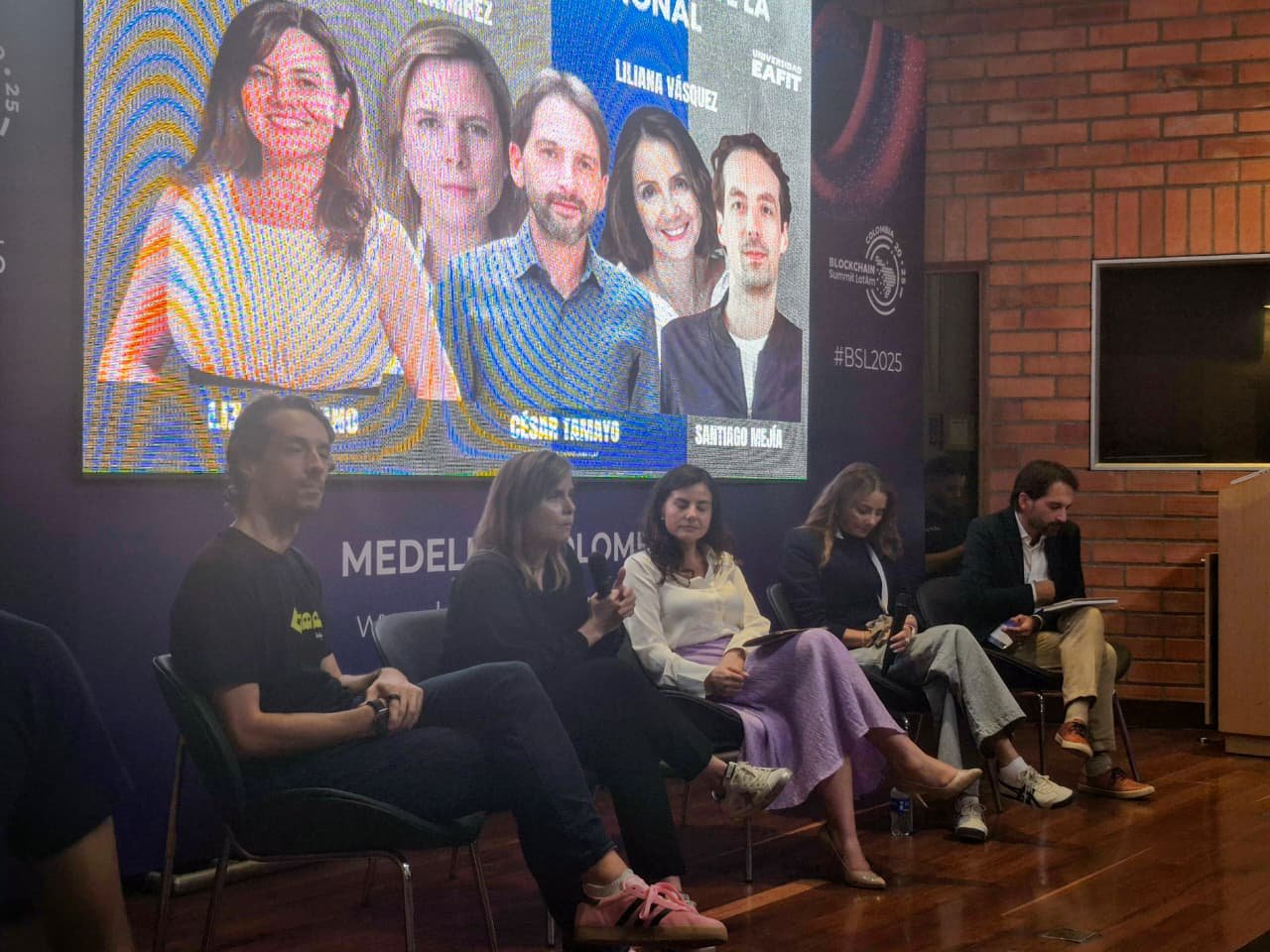 Bancos colombianos entre la confianza y la innovación: el reto de adaptarse al nuevo ritmo tecnológico whatsapp image 2025 11 13 at 8.47.12 am