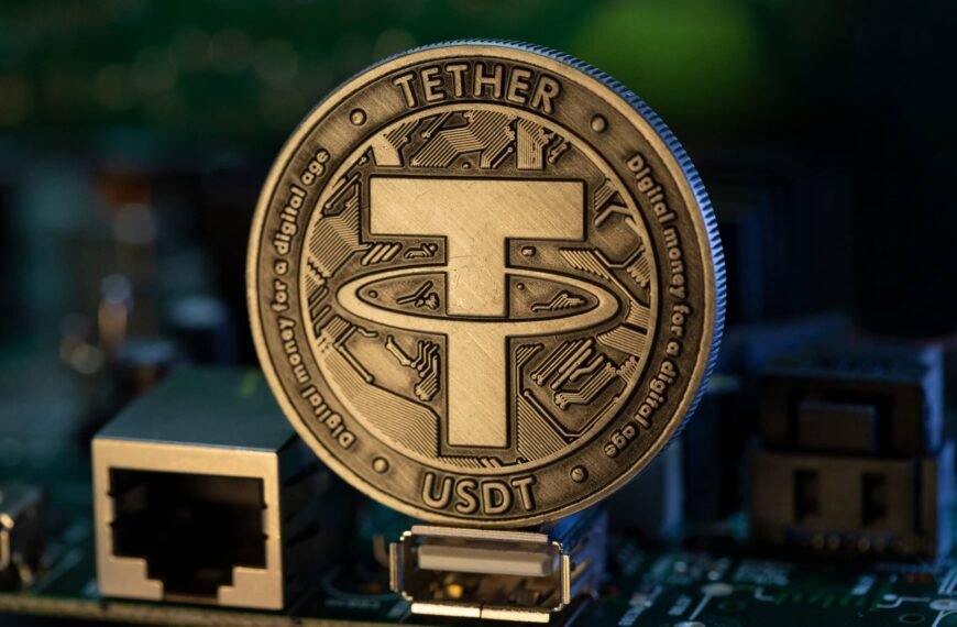 INICIO tether,usdt,cryptocurrency,physical,coin,placed,on,microscheme,in,the