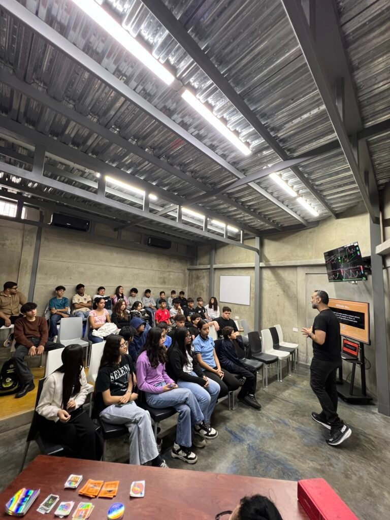 Naguara satoshi acerca la educación práctica sobre Bitcoin a 40 estudiantes en Cabudare img 2692